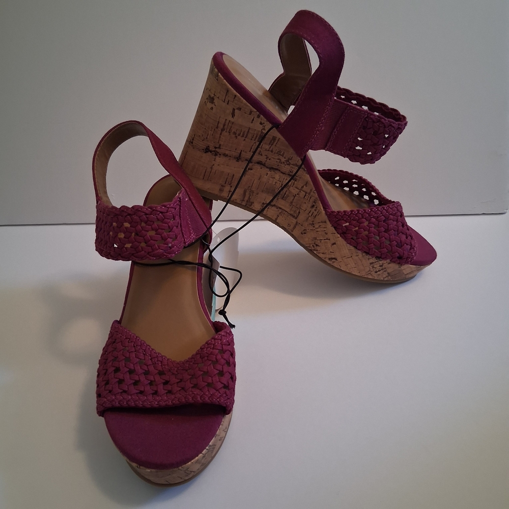 Maurices Magenta-Fuschia Wedge Sandals